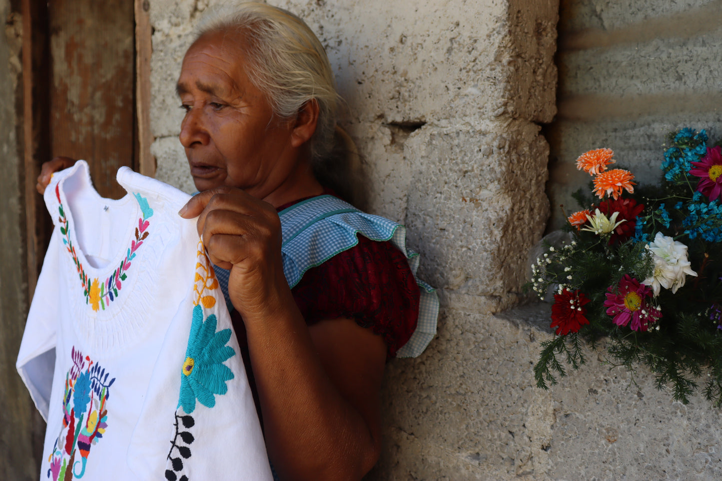 Blusa con colibríes de Adelina