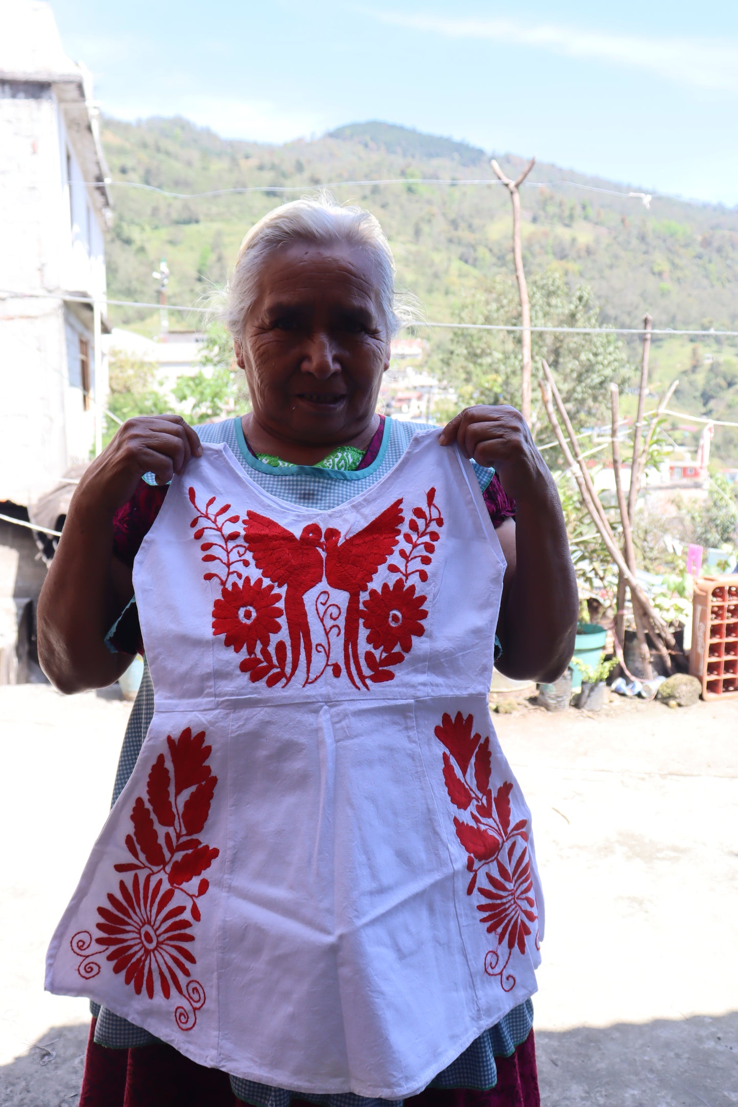 Vestido en blanco de Adelina