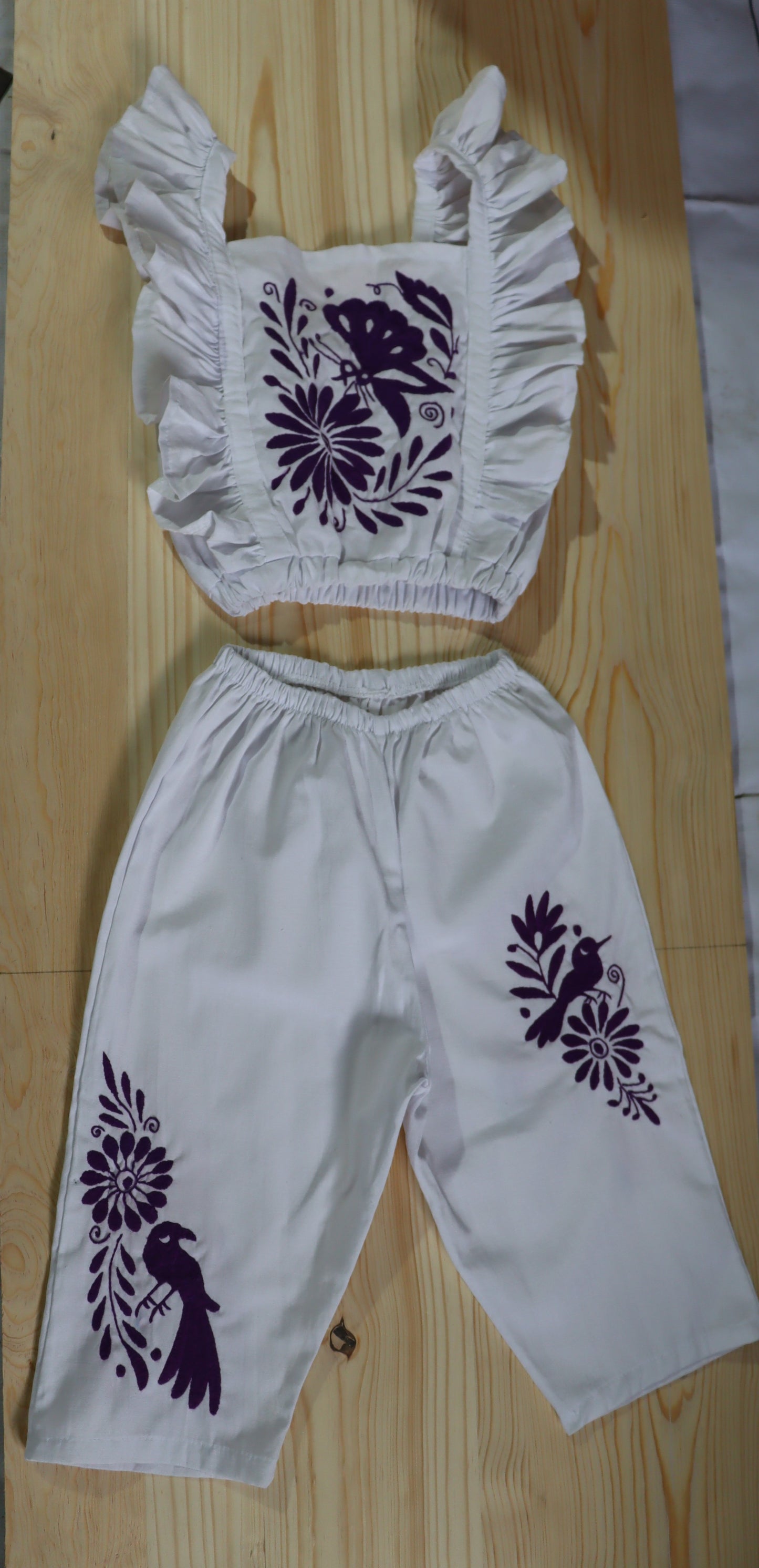 Ropa de niña en color morado de Cecilia
