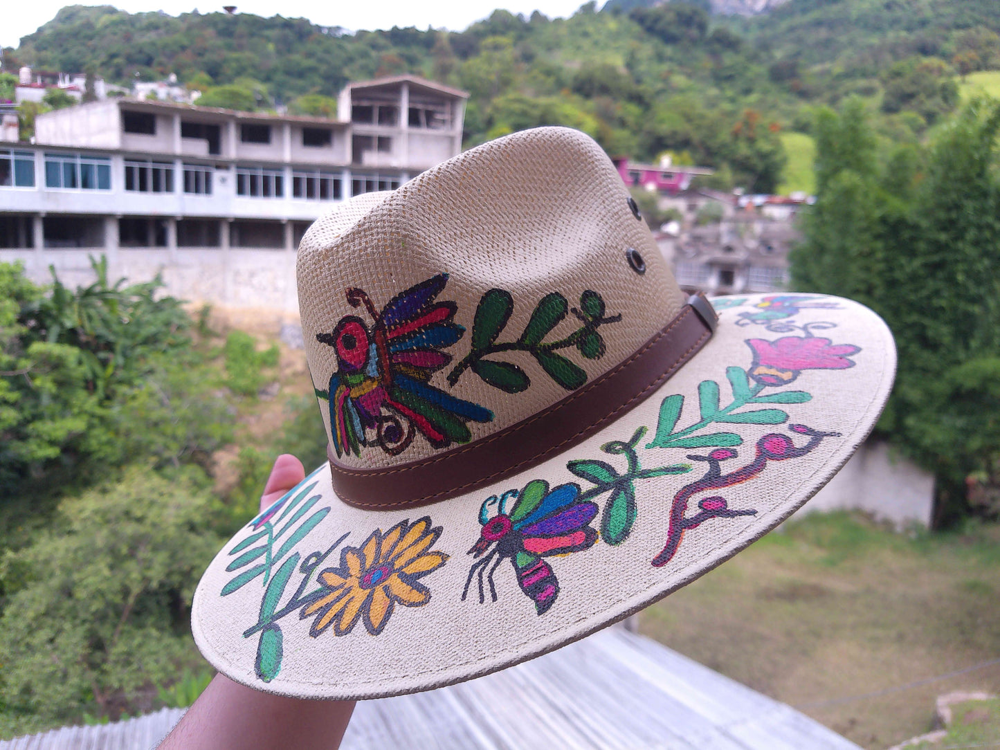 Fedora en color blanco de Elizabeth