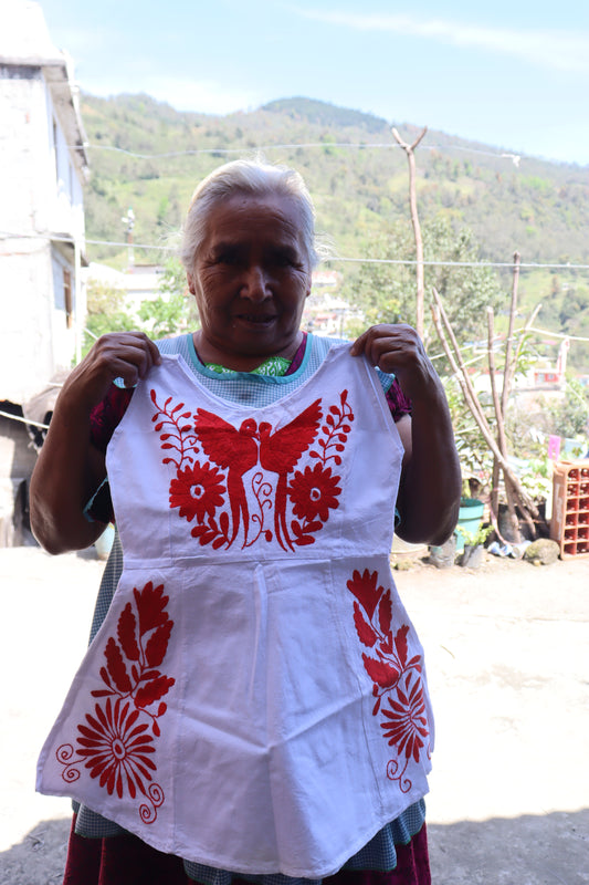 Vestido en blanco de Adelina 