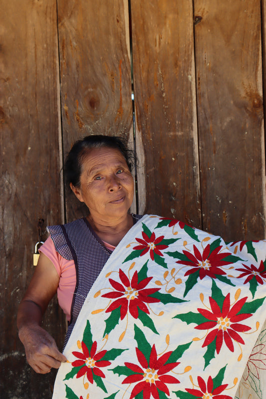 Camino de mesa con nochebuenas de Susana 