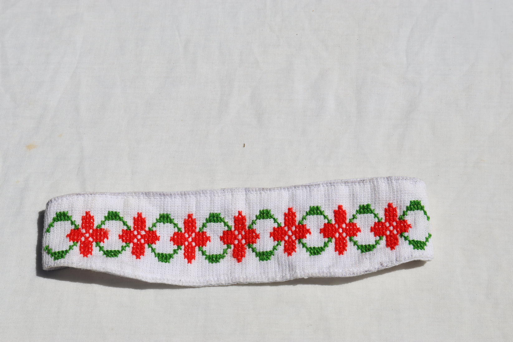 Headband with flowers by Marcela Sierra Madre