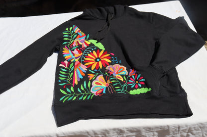 Sweatshirt in black by Marcela