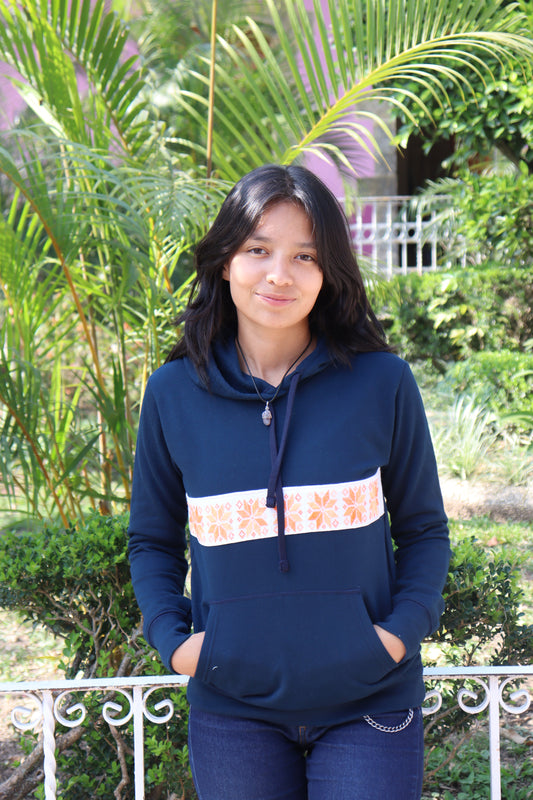 Sweatshirt in navy by Elizabeth