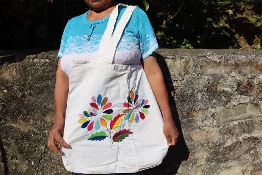 Tote bag with flowers by Crescenciana