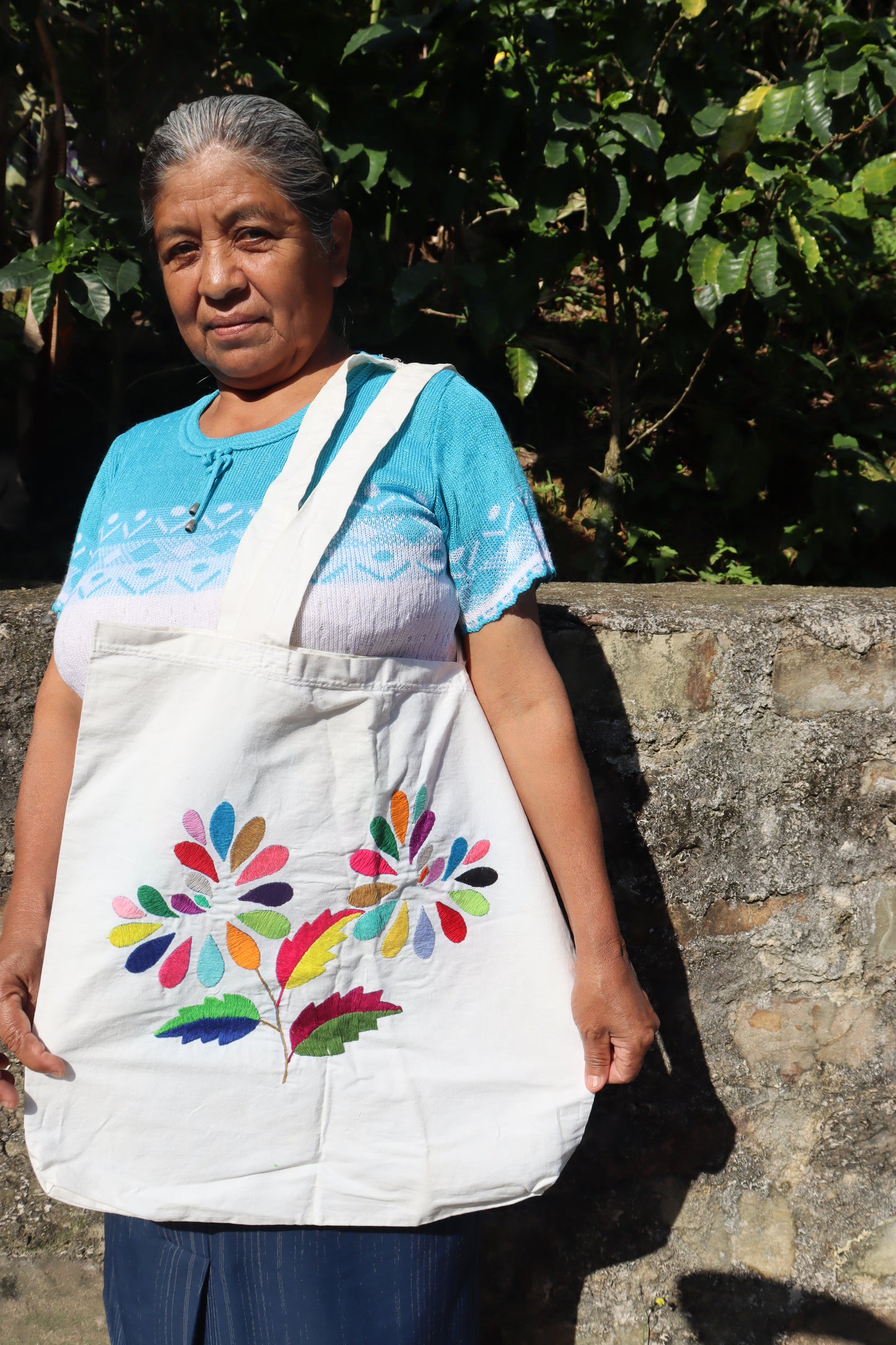 Bolso tote con flores de Crescenciana 